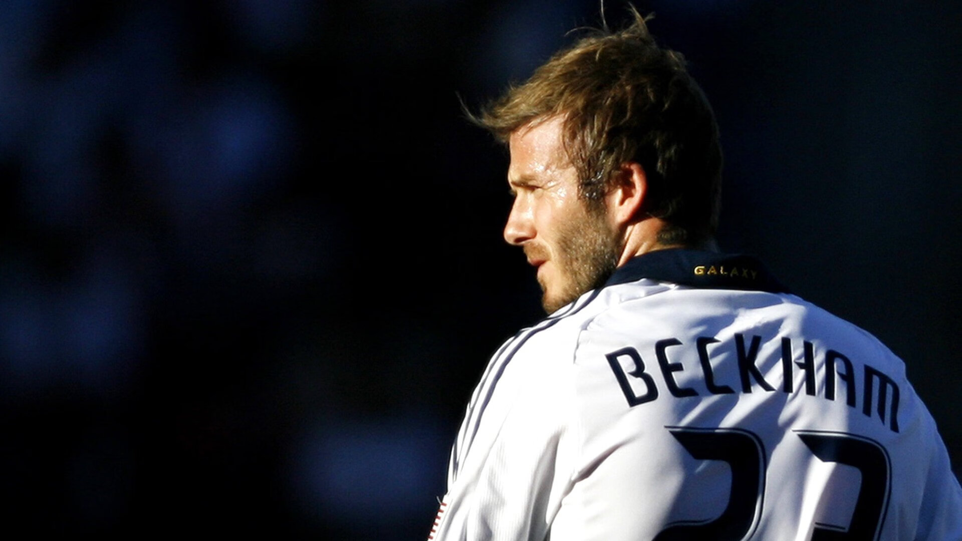 国际足球赛事中出现一些意外的结果，对于国际足球的赛事比赛球必须有什么标志