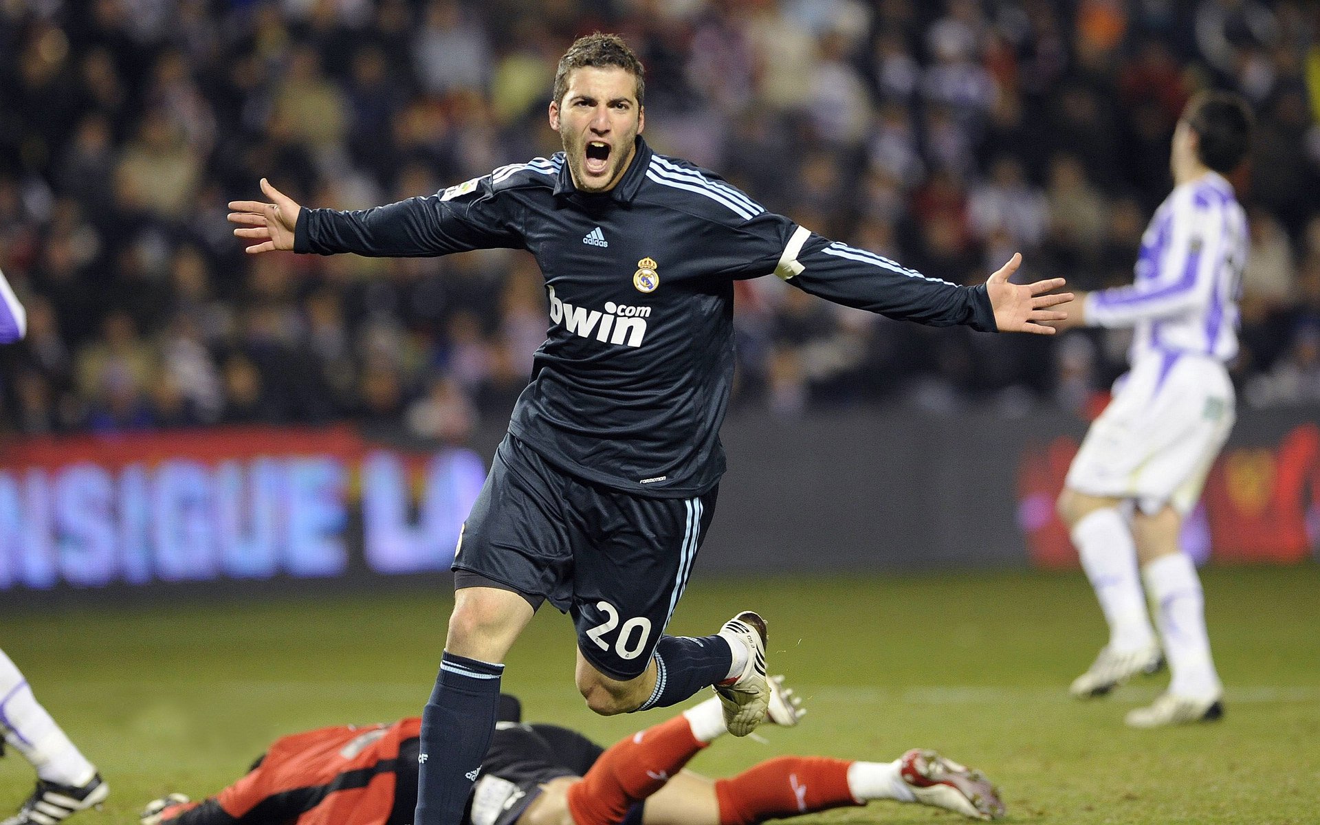 大胜迎决赛！球队士气高涨，积极备战，比赛决出胜负